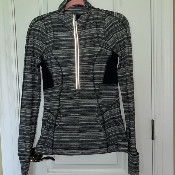 LULULEMON Athletica Half Zip-pullover Sweatshirt Reflective Stripes Size 6 Gray - Picture 1 of 15